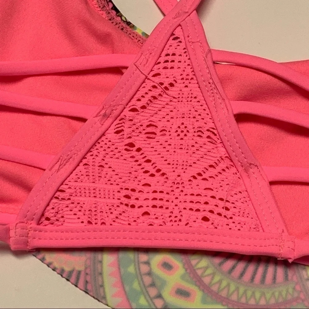 RueBleu Women's S Pink Geometric Crochet Halter Bandeau BOHO Swim Top NWT NEW